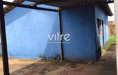 Imagem: A casa possui 2 Dormitórios, 1 Banheiro, 2 Vagas na garagem