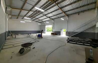 Imagem 8: Galpão industrial com pé-direito alto disponível para locação no...