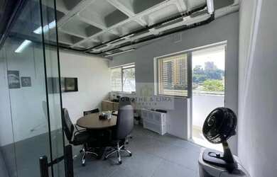 Imagem: O depósito possui 1 Vaga na garagem, 51m² de Área e está