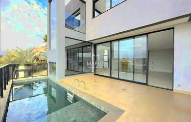 Imagem: A casa possui 4 Dormitórios, 5 Banheiros, 4 Vagas na garagem