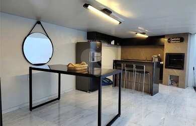 Imagem: A casa possui 4 Dormitórios, 5 Banheiros, 3 Vagas na garagem