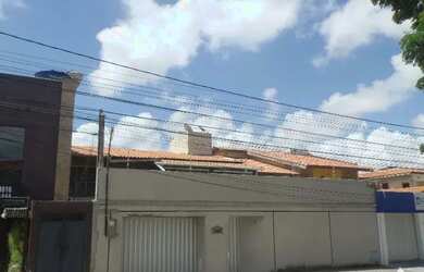 Imagem: A casa possui 5 Dormitórios, 5 Banheiros, 5 Vagas na garagem