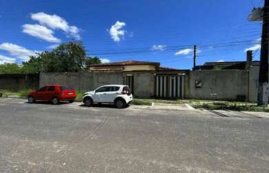 Imagem: A casa possui 5 Dormitórios, 4 Banheiros, 5 Vagas na garagem