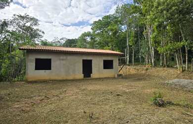 Imagem: A chácara possui 2.400m² de Área e está localizado em Juquitiba