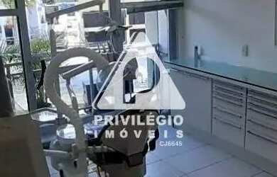 Imagem: O depósito possui 1 Vaga na garagem e 100m² de Área e está