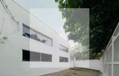 Imagem 2: Casa Comercial Locaçao. Varanda, 500m² de Áreae3 Vagas na garagem