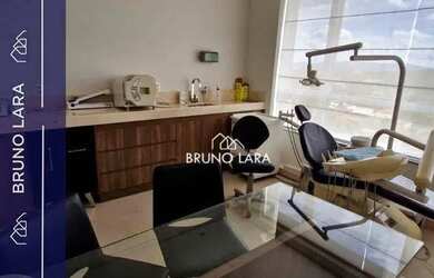 Imagem: O depósito possui 1 Vaga na garagem e 33m² de Área e está