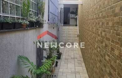 Imagem: A casa possui 3 Dormitórios, 4 Banheiros, 2 Vagas na garagem