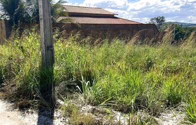 Imagem: O terreno possui 340m² de Área e está localizado em Senador