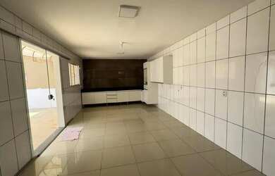 Imagem: A casa em condomínio possui 3 Dormitórios, 2 Banheiros, 1