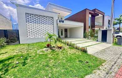 Imagem: A casa em condomínio possui 4 Dormitórios, 3 Banheiros, 2