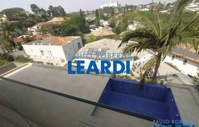 Imagem: A casa possui 4 Dormitórios, 5 Banheiros, 5 Vagas na garagem