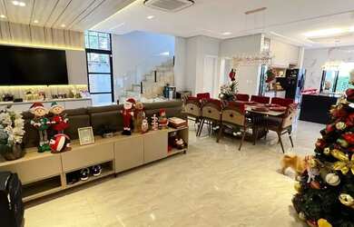 Imagem: A casa em condomínio possui 4 Dormitórios, 2 Banheiros, 4