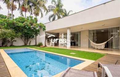 Imagem: A casa em condomínio possui 4 Dormitórios, 5 Banheiros, 5