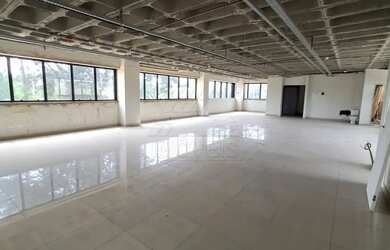 Imagem: O depósito à venda possui 5 Vagas na garagem e 191m² de Área