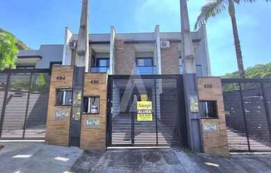 Imagem: A casa possui 3 Dormitórios, 2 Banheiros, 1 Vaga na garagem