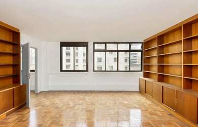 Imagem: O apartamento possui 4 Dormitórios, 3 Banheiros, 2 Vagas na