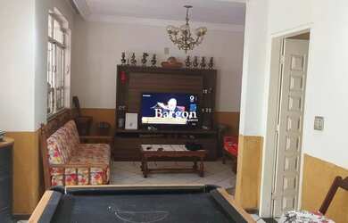 Imagem: A casa possui 5 Dormitórios, 2 Banheiros, 1 Vaga na garagem