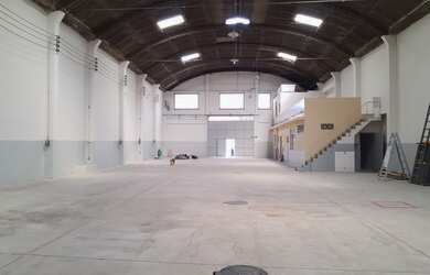 Imagem: O depósito possui 800m² de Área e está localizado em Penha