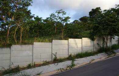 Imagem: O terreno possui 2.421m² de Área e está localizado em Jardim