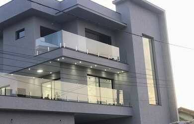 Imagem: A casa em condomínio possui 3 Dormitórios, 4 Banheiros, 2