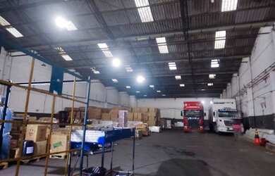 Imagem: O depósito possui 5 Vagas na garagem, 1.978m² de Área e