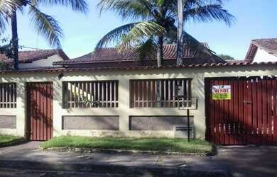 Imagem: A casa possui 3 Dormitórios, 2 Banheiros, 2 Vagas na garagem