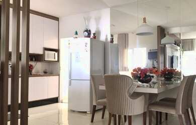 Imagem: A casa possui 3 Dormitórios, 2 Banheiros, 2 Vagas na garagem