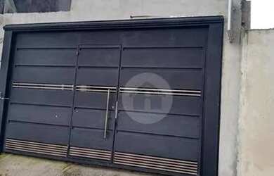 Imagem: A casa possui 3 Dormitórios, 2 Banheiros, 2 Vagas na garagem