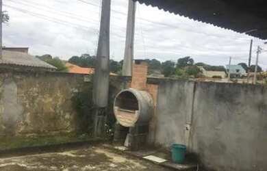 Imagem: A casa possui 3 Dormitórios, 1 Banheiro, 4 Vagas na garagem
