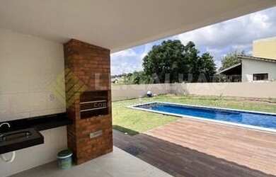 Imagem: A casa possui 3 Dormitórios, 2 Banheiros, 3 Vagas na garagem