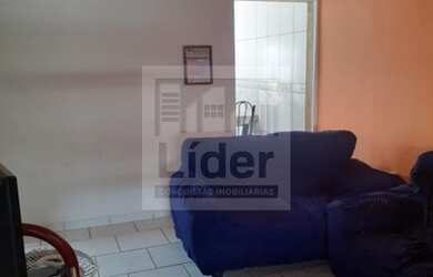 Imagem: A casa possui 2 Dormitórios, 1 Banheiro, 1 Vaga na garagem