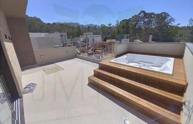 Imagem: A casa em condomínio possui 3 Dormitórios, 5 Banheiros, 4