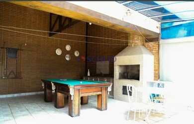 Imagem: A casa possui 3 Dormitórios, 4 Banheiros, 5 Vagas na garagem