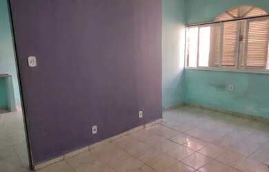 Imagem: A casa possui 1 Dormitório, 1 Banheiro, 1 Vaga na garagem