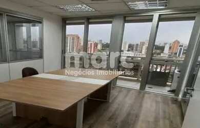 Imagem: O depósito possui 3 Vagas na garagem, 121m² de Área e está