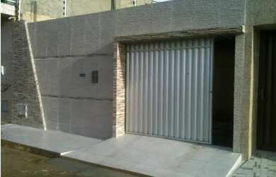 Imagem: A casa possui 2 Dormitórios, 1 Banheiro, 1 Vaga na garagem