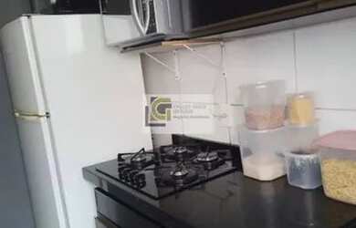 Imagem: O apartamento possui 2 Dormitórios, 1 Banheiro, 1 Vaga na garagem