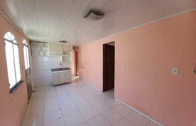 Imagem: A casa possui 2 Dormitórios, 2 Banheiros, 2 Vagas na garagem