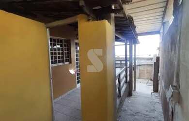 Imagem: A casa possui 3 Dormitórios, 2 Banheiros, 5 Vagas na garagem