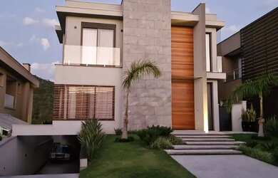 Imagem: A casa em condomínio possui 4 Dormitórios, 5 Banheiros, 5