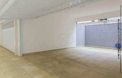 Imagem: A casa possui 3 Dormitórios, 3 Banheiros, 2 Vagas na garagem