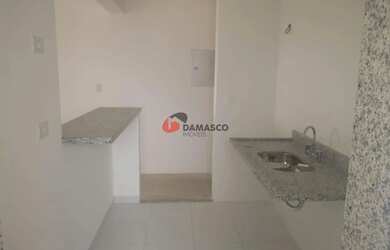 Imagem: O apartamento possui 2 Dormitórios, 1 Banheiro, 2 Vagas na