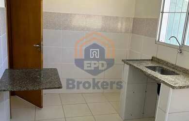 Imagem: A casa possui 1 Dormitório, 1 Banheiro, 1 Vaga na garagem