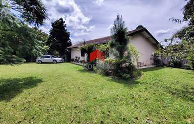 Imagem: A fazenda possui 100m² de Área, Varanda, Guarda roupa, Lareira