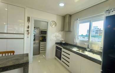 Imagem 11: Dois apartamentos unificados no Centro de Capão da Canoa, com 177 m²...