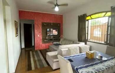 Imagem: A casa possui 3 Dormitórios, 3 Banheiros, 4 Vagas na garagem