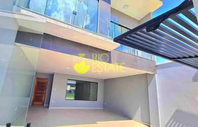 Imagem: A casa possui 3 Dormitórios, 4 Banheiros, 2 Vagas na garagem