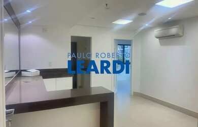 Imagem: O depósito possui 1 Vaga na garagem, 50m² de Área e está