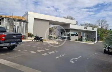 Imagem: A casa em condomínio possui 3 Dormitórios, 2 Banheiros, 4